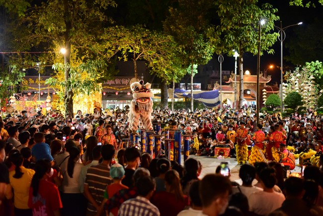 Chùm ảnh mồng một Tết Nhâm Dần